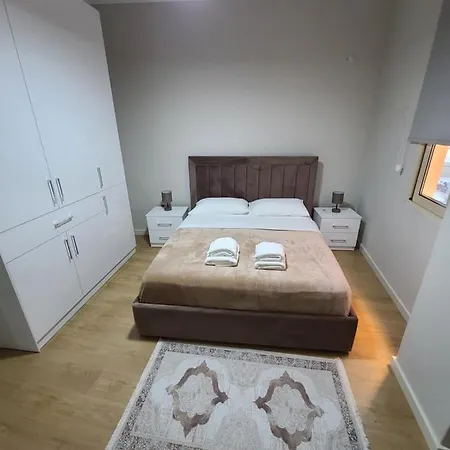 Home Inn Apartaments Tirana דירה