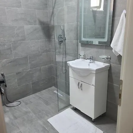 Home Inn Apartaments Tirana טיראנה