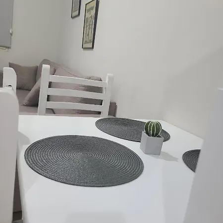 Home Inn Apartaments Tirana דירה טיראנה