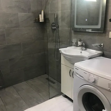 Home Inn Apartaments Tirana * טיראנה