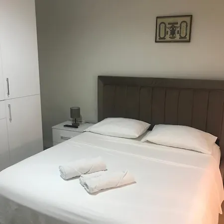 Home Inn Apartaments Tirana דירה