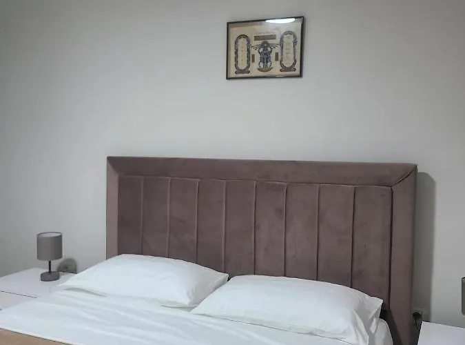 Home Inn Apartaments Tirana 公寓