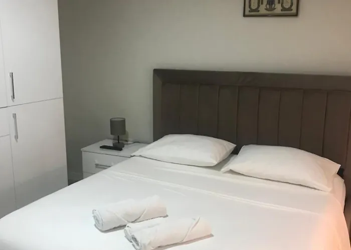 Home Inn Apartaments Tirana 公寓